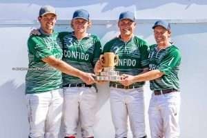 Confido se llevó The Queen Mother Trophy en Cirencester